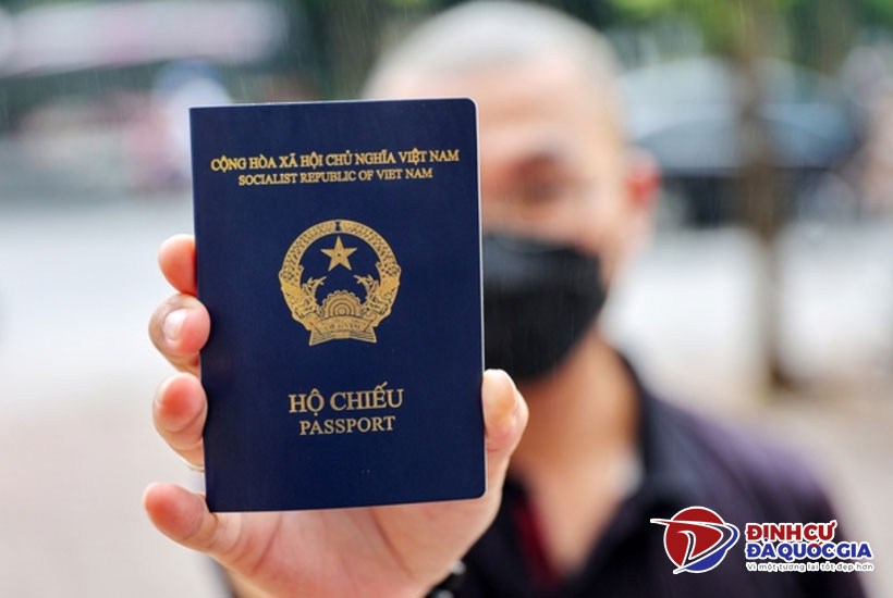 Người Việt có thể có bao nhiêu hộ chiếu?